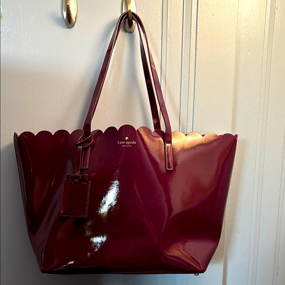 New w Dustbag Kate Spade Scalloped Wine Color Carrigan Tote Lily Avenue Patent
